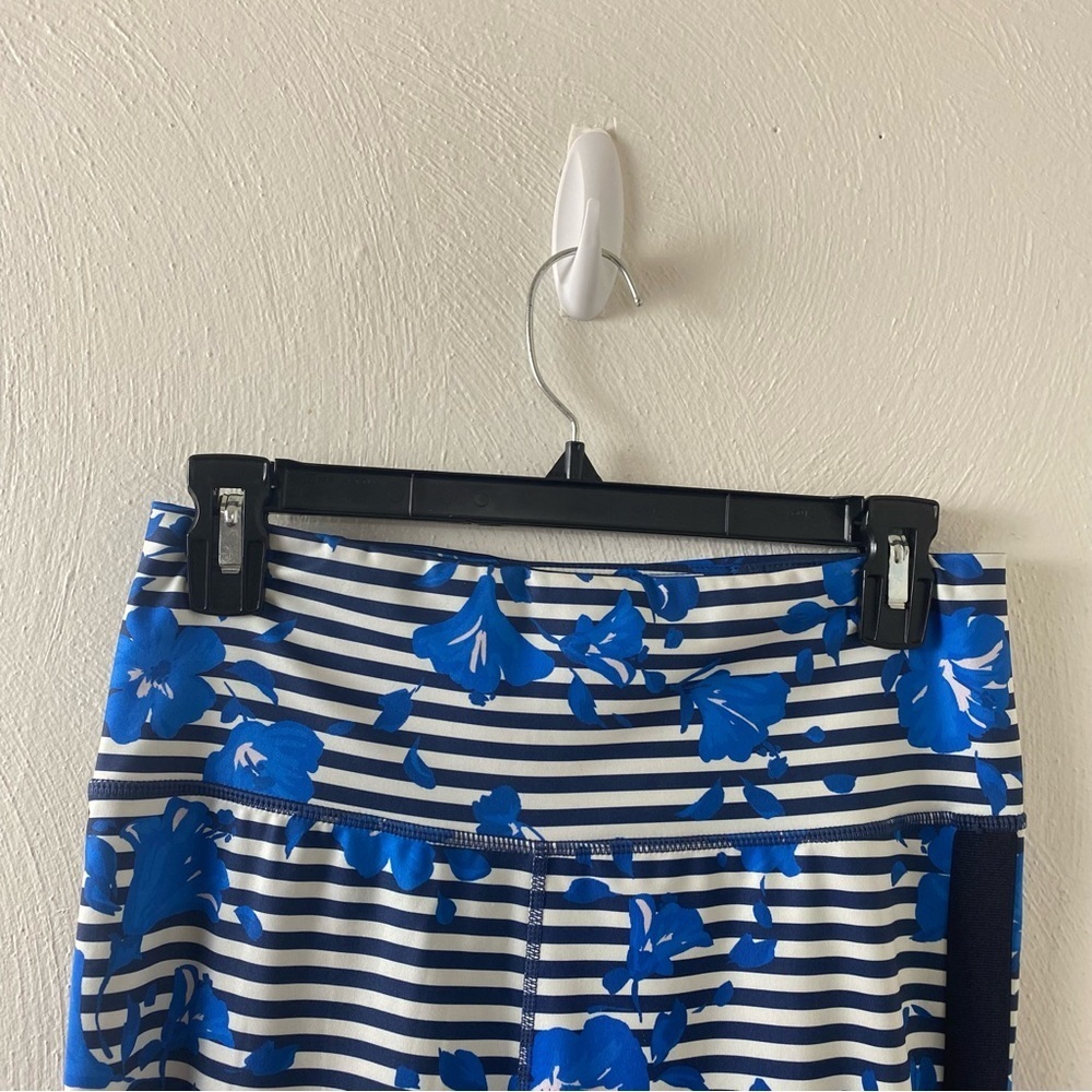 Kate Spade Floral Crop Leggings. Blue White stripes Sz M - Picture 8 of 16